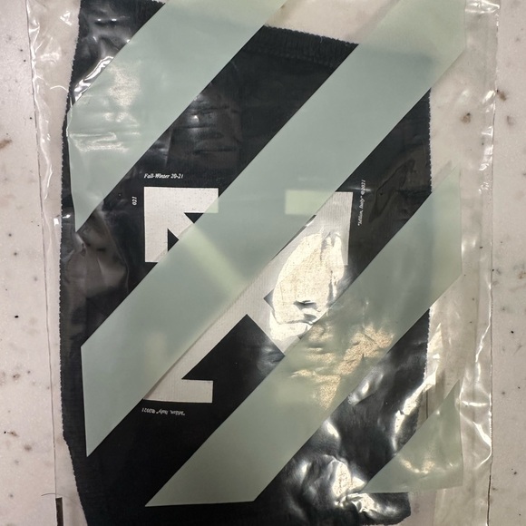 Off-White Face Mask - Picture 2 of 7